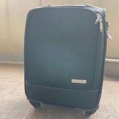 キャリーバッグ　スーツケース　黒