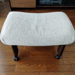 カリモク リクライニングチェアとオットマン