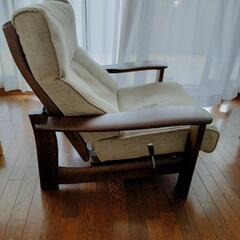 カリモク リクライニングチェアとオットマン
