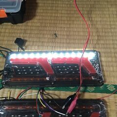 トラックテールランプ　流れる ウィンカー LED 12V/24V