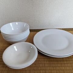 白い皿のセット(品川区)