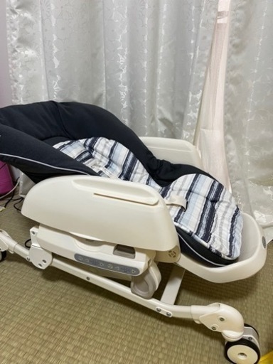 コンビ ネムリラ オートスウィング　ハイローチェア　電動　テーブル未使用