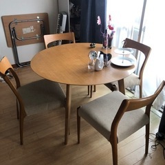 丸テーブル　椅子4つセット　