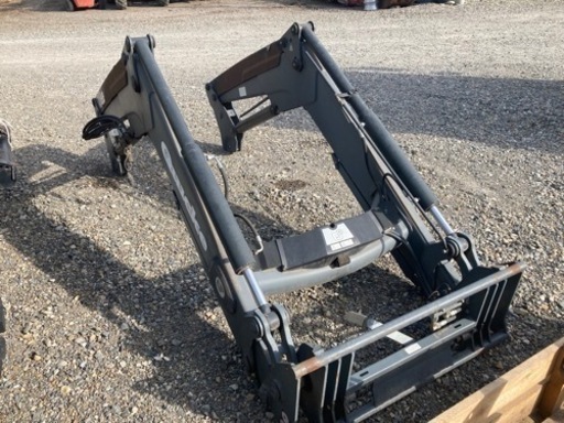 MF6465トラクターで使用ALOフロントローダーQ65