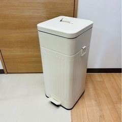 【引取】蓋付きゴミ箱　レトロ  ダストボックス　ホワイト  30L