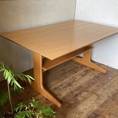 【組立不要、送料込】無印良品　リビングでもダイニングでもつかえるテーブルオーク材 無印 リビングでもダイニングでも使えるテーブル オーク材