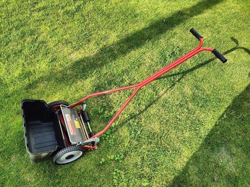 バロネス手動式芝刈り機