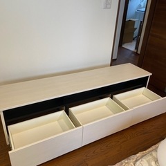 テレビ台とベッドフレーム