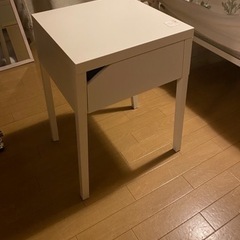 IKEA bedside table ベッドサイドテーブル