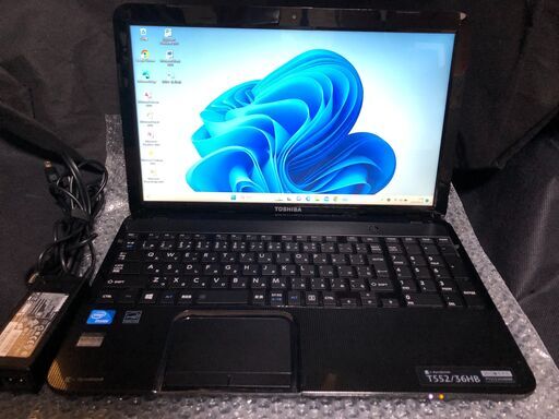 「東芝ダイナブック T552/36HB (PT55236HBMB)・2013年春モデル」Win11 ＆ Office2010インストール済 / Cel-1000M(2コア/2スレッド) / メモリー4GB / HDD-640GB / ブルーレイディスクドライブ搭載 / Webカメラ / 無線LAN / Bluetooth / 大画面15.6型ワイド光沢LED液晶搭載ノートPC / 中古美品