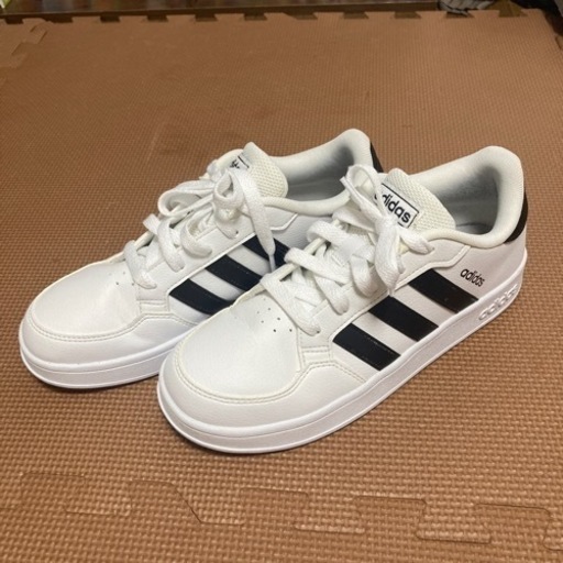 adidas スニーカー　レディース　23cm