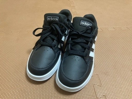 adidas スニーカー　レディース　23.5cm