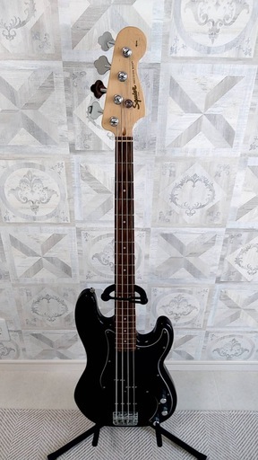 エレキベース　Fender Squier