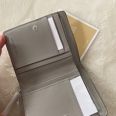 【新品】マイケルコース　折りたたみ財布 定価44,000円ホワイト系×グレー系