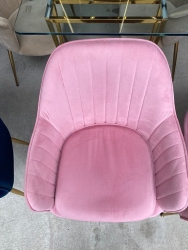 ピンクの椅子★脚は金色★