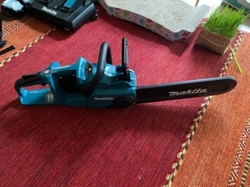 makita マキタ　電動チェーンソー　MUC353D