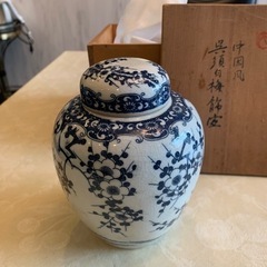 呉須白梅　飾壺