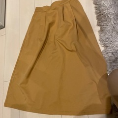 ミモザ丈の可愛いスカート