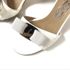 サルヴァトーレフェラガモ サンダル ホワイト 5D YA3370 サルヴァトーレフェラガモ サンダル ホワイト 5D YA3370