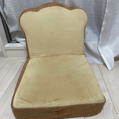 ニトリ　食パン　座椅子