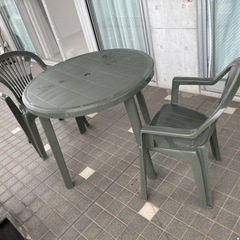 CAINS ガーデンテーブル、チェア2脚セット　ベランダ