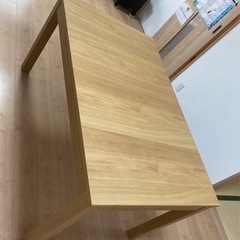 IKEAの伸縮式ダイニングテーブル
