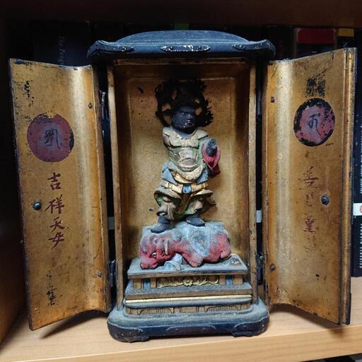 珍しい厨子入りの仏像(江戸時代)