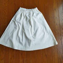 GU 白スカート