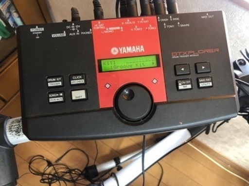 電子ドラム.アコースティック風エレキギターベースギター、