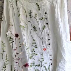 【ネット決済】刺繍の入った春夏に着やすい長袖白シャツ