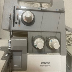 ほぼ未使用　家庭用ロックミシン