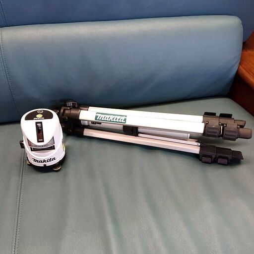 8/11makita/マキタ レーザー墨出し器 SK13P さげふり ろく 三脚 工具 大工