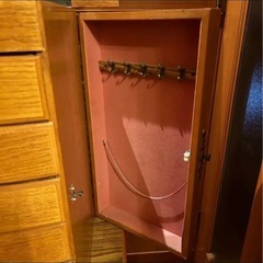 アクセサリーキャビネット　ジュエリーチェスト　ドレッサー　収納家具　インテリア