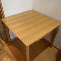 木製テーブル、椅子2脚、無料でお譲りします！