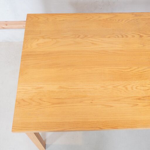 無印良品(MUJI)の人気のオーク材無垢材ダイニングテーブル！！140cmのコンパクトなサイズとシンプルで無駄のないスッキリとしたデザインはナチュラルモダンな北欧スタイルなどにおススメ♪DF308