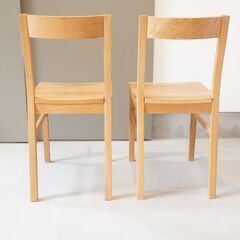 人気の無印良品(MUJI)のオーク無垢材を使用したダイニングチェアー2脚