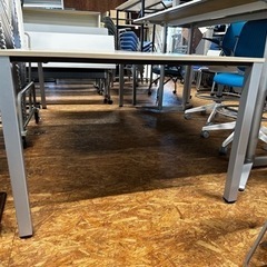 定価18万　ミーティングテーブル　オカムラ　幅2400 奥行き1050 高さ720