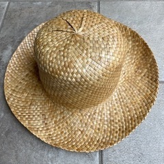 シンプルな女の子の麦わら帽子