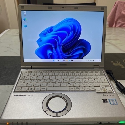 PanasonicＣＦ-ＳＺ５i5-6300u  8GB SSD256GB色ムラ
