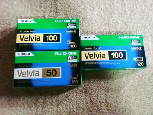 富士クロームVelvia 50（一箱5本）、Velvia 100 (2箱10本)