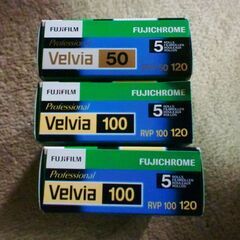 富士クロームVelvia 50（一箱5本）、Velvia 100 (2箱10本)