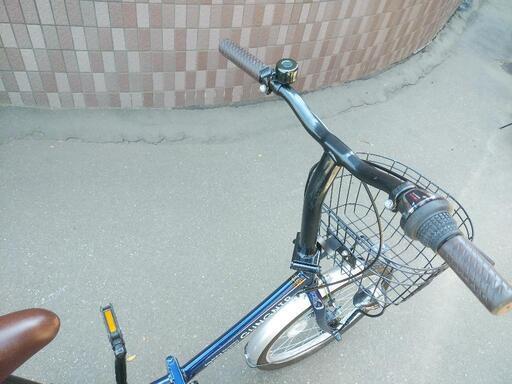 取引決定しました。札幌市内配達無料！防犯登録料込み。中古折りたたみ自転車ネイビー。オートライト付き！