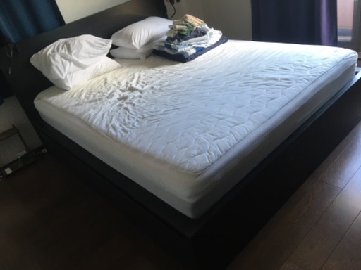 IKEA クイーンサイズベッド