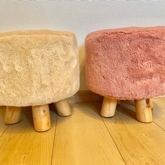 【取引き終了】小さい椅子ピンクとアイボリー2個セット