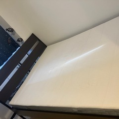 【急募】IKEAベット フレーム+マットレスセット（クイーンサイズ）