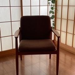 カリモク　チェア　サイズ　64.5D x 70W x 70H cm