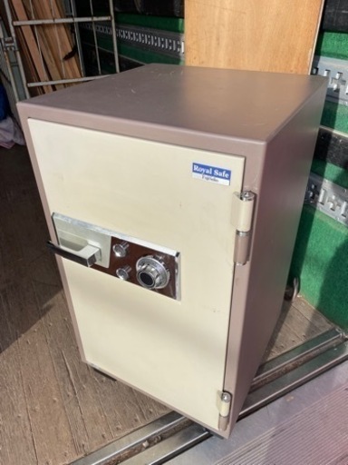 【値下げしました】フジセイコウ金庫 Safe(FujiSeiko)製大型金庫/SD-100/鍵2本/ナンバー記載書類付属/底面キャスター付き/福岡/糸島/業務用/事務所/会社/貴重品/現金/保管/宝石/金品/店舗/お店/セキュリティ/安全/災害/警備/守り/自社便配送可能/直接引取り【JUN-PayPay】