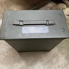 AN/PVS-7Dの箱