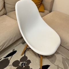 ニトリ　椅子　ホワイト