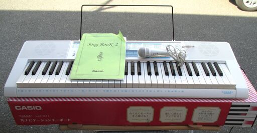 ☆カシオ CASIO LK-311 光ナビゲーションキーボード HIKARI KEYBOARD◆すぐ弾ける！楽しく歌えるマイク付き！
